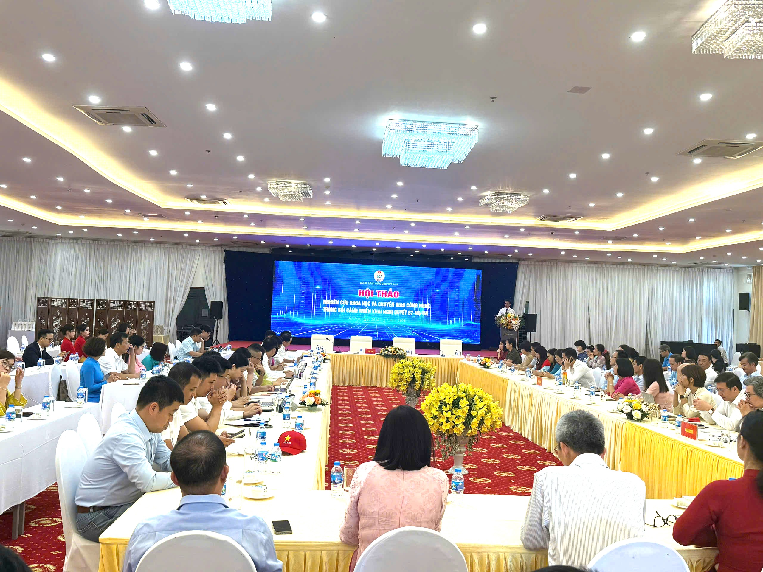 Công đoàn viên Trường ĐHSP Hà Nội 2 tham dự các hoạt động tôn vinh nhà khoa học và người lao động năm 2026