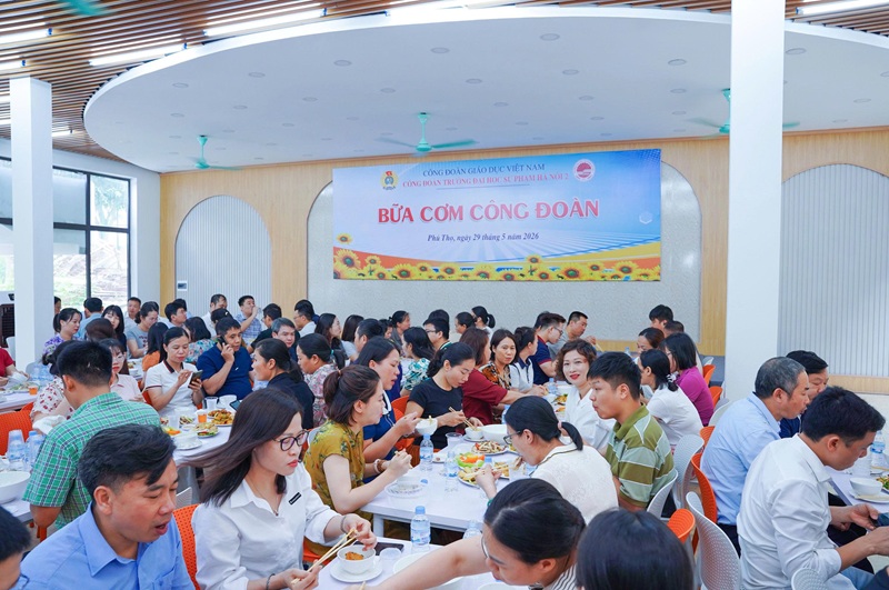 Ấm áp “Bữa cơm Công đoàn” tại Trường Đại học Sư phạm Hà Nội 2