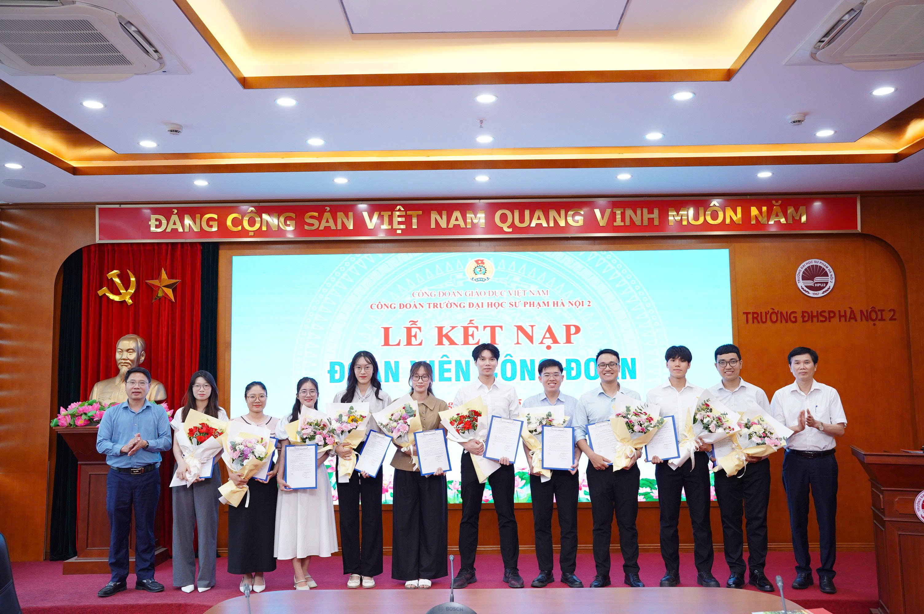 Lễ kết nạp đoàn viên Công đoàn Trường ĐHSP Hà Nội 2