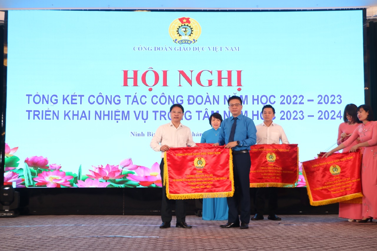 Hội nghị tổng kết công tác công đoàn năm học 2022 - 2023, triển khai nhiệm vụ năm học 2023 - 2024